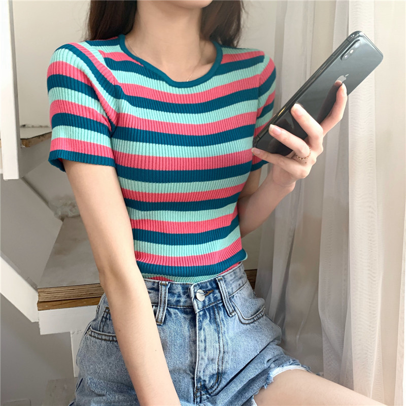 Áo Thun Nữ Ngắn Tay Họa Tiết Sọc Cầu Vồng Thời Trang