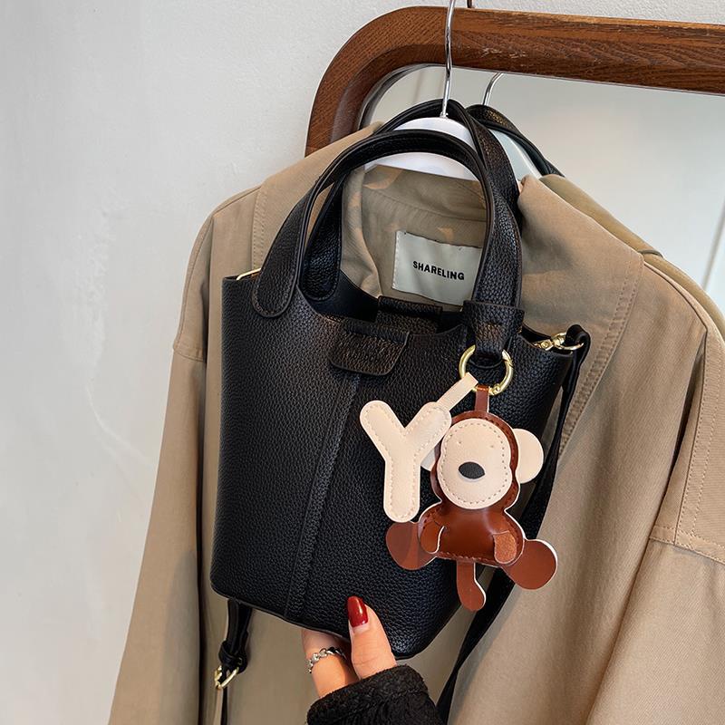 Túi đeo chéo IELGY phong cách cổ điển kèm móc treo thời trang dành cho nữ