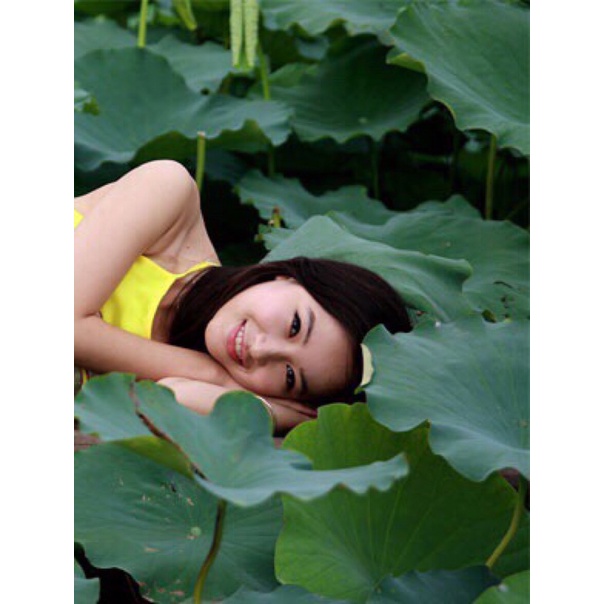 yếm chụp sen- váy đen- váy trắng | BigBuy360 - bigbuy360.vn