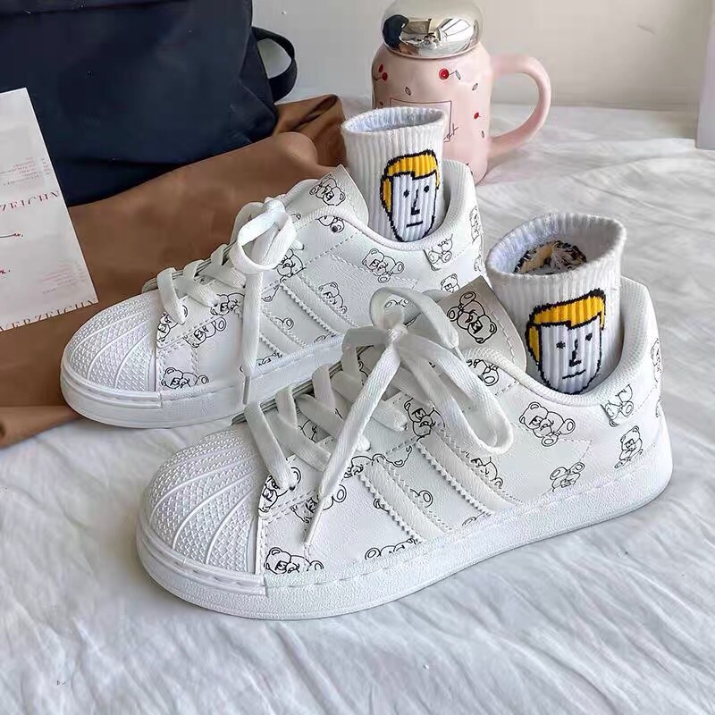 Giày thể thao mũi sò hoạ tiết gấu đáng yêu kèm ảnh thật