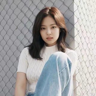 jennie blackpink Áo croptop dệt kim màu trơn phong cách