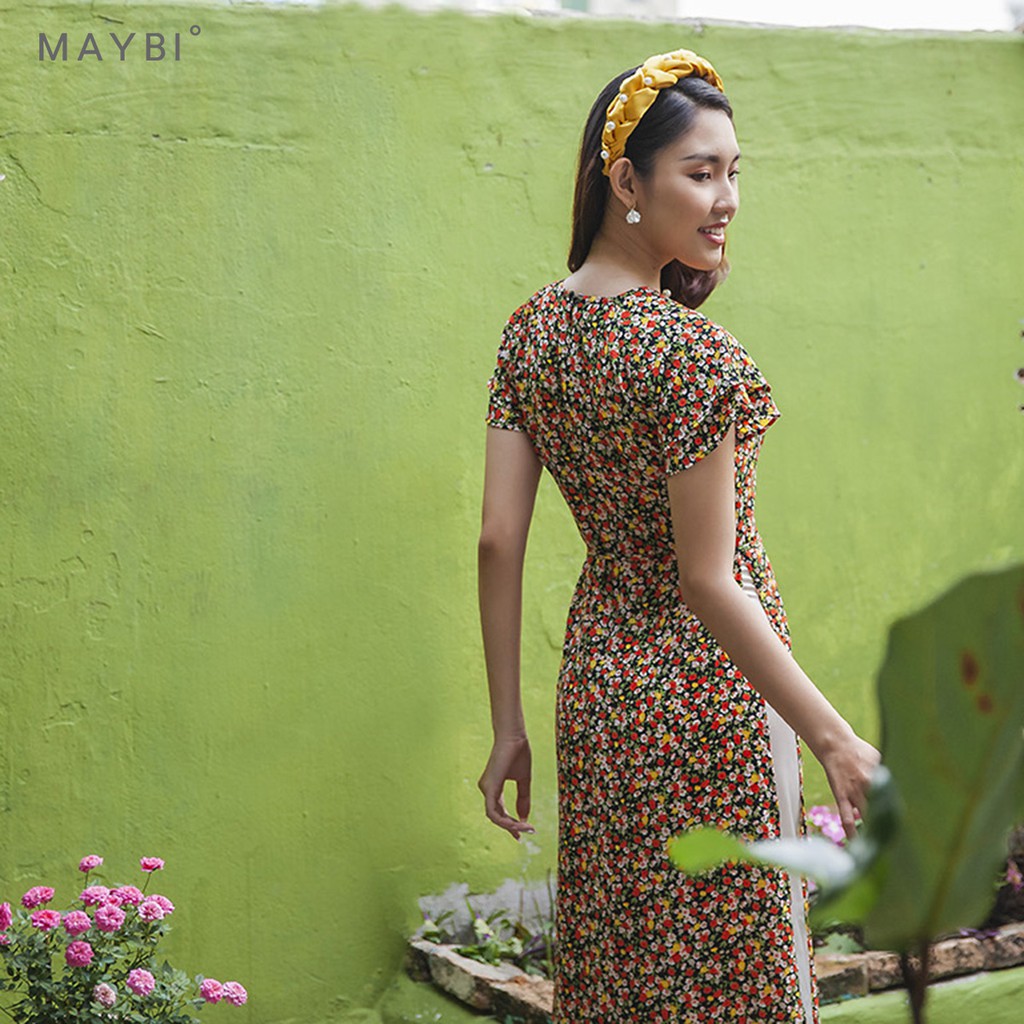 Áo dài Maybi ôm hoạ tiết hoa nhí nền đen tay cánh tiên