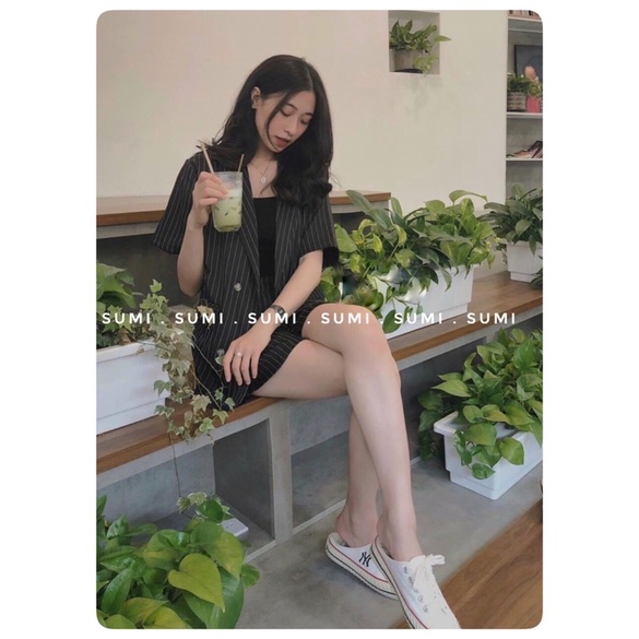 Set áo Blazer cọc tay kèm quần short kẻ 2 màu đen/ trắng  phong cách Hàn Quốc , bộ quần áo vest dáng rộng | BigBuy360 - bigbuy360.vn