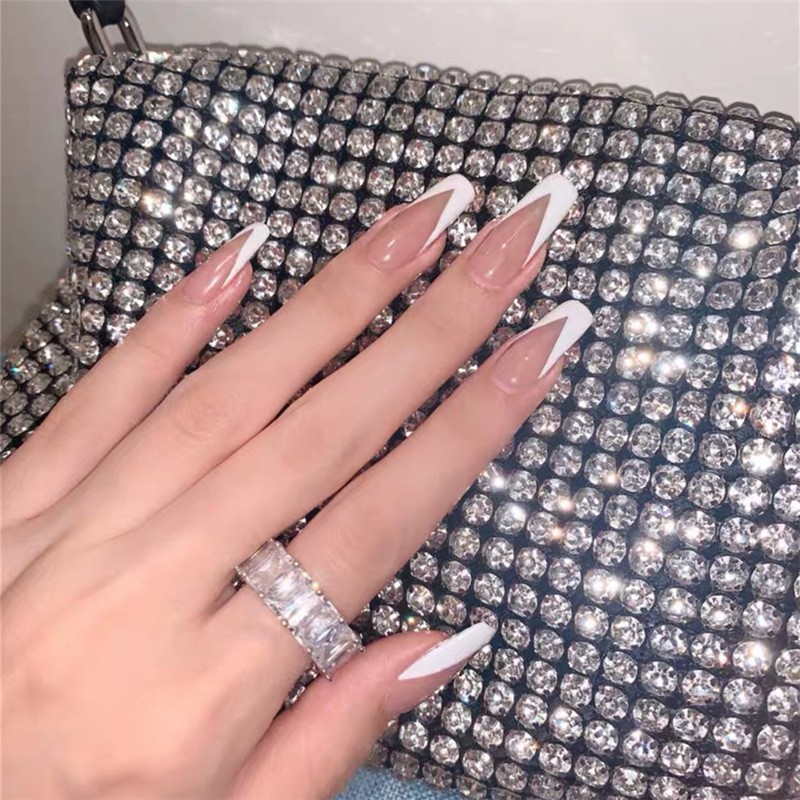Bộ 24 móng tay giả Nail Nina trang trí nghệ thuật màu trắng V mã 422【Tặng kèm dụng cụ lắp】
