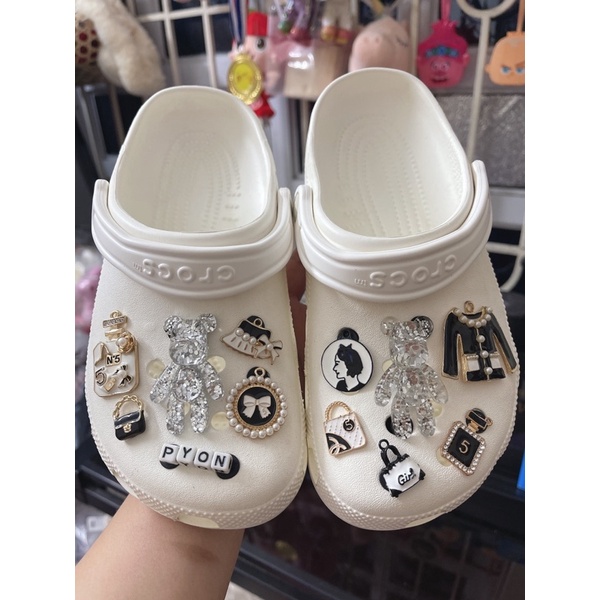 Dép có quai hậu cho bé đi học