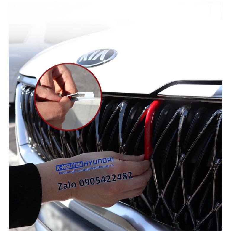 Sọc màu trang trí dán trên calang xe Carnival mới