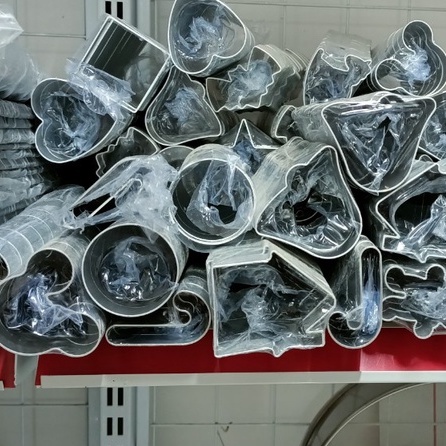 Khuôn cắt bánh nhiều hình chất liệu Inox
