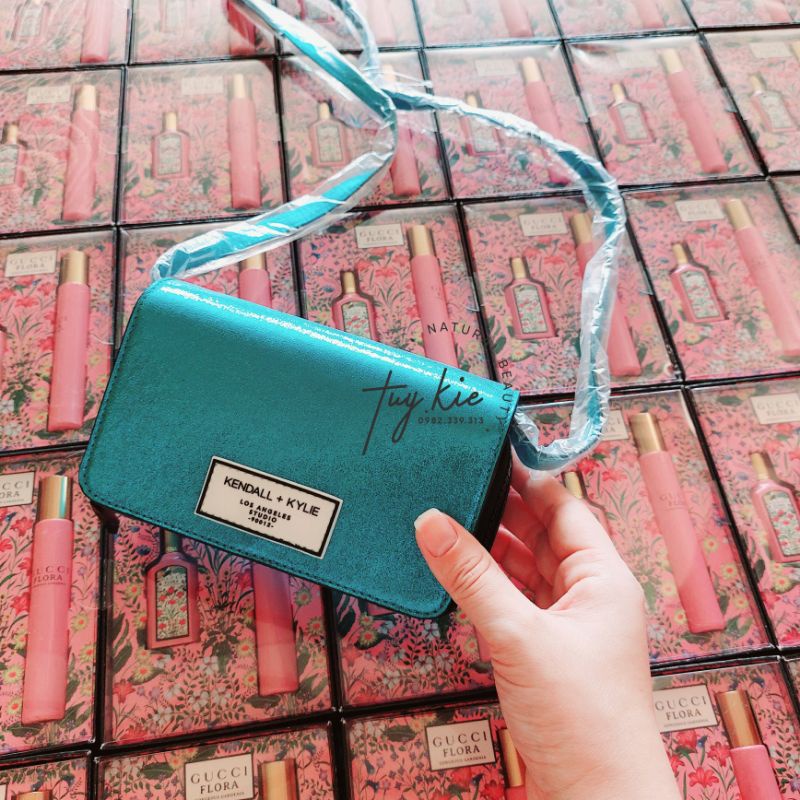Túi đeo chéo dạng hộp Kendall Kylie