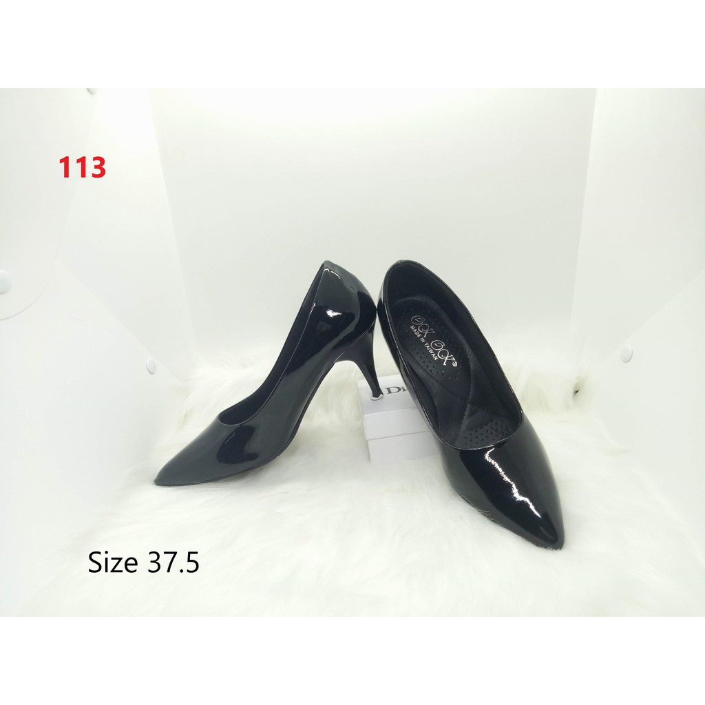 Giày cao gót chất da bóng lót vải mềm mũi nhọn màu đen, gót nhọn cao 5 cm kiểu dáng classic
