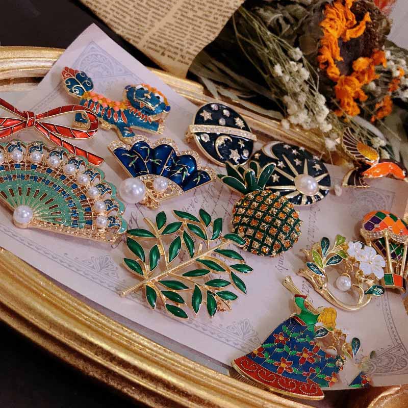 Ghim Cài Áo Hình Cung Điện Tráng Men Phong Cách Vintage
