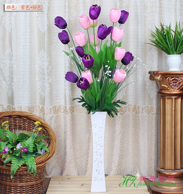 Chậu hoa tulip cao 1m2 cả hoa