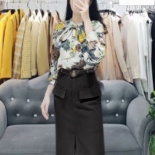 CHÂN VÁY XẺ TRƯỚC