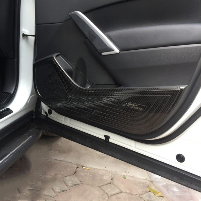 Ốp Tapli Cửa Xe Toyota Cross 2020 2021 tặng kèm tăng dính