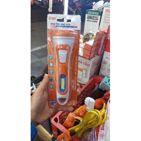 Đèn pin sạc cầm tay CoMet CTR453