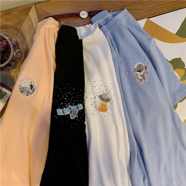 Áo thun dáng rộng bằng cotton in hình phi hành gia và ngôi sao cổ điển dễ thương cho nữ giới
