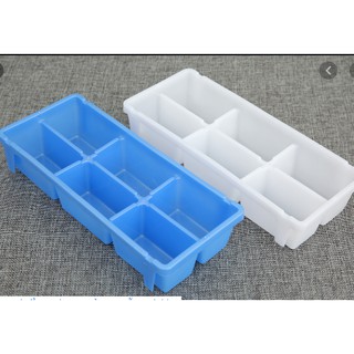 Khay làm đá 6 viên loại to ( giao màu ngẫu nhiên )
