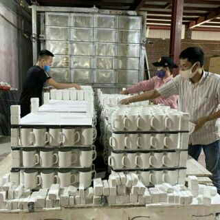 Cốc  dáng  mới  (gốm Bát Tràng)