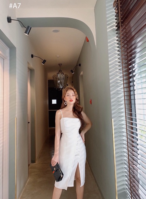 [Mã WARN25 giảm 25k đơn 200k] Đầm hai dây xẻ tà 🪀FREESHIP 🪀 | BigBuy360 - bigbuy360.vn