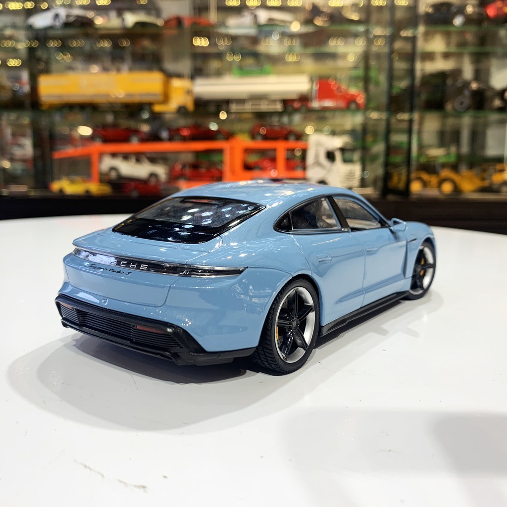 Mô hình xe Porsche Taycan Turbo S tỉ lệ 1:24 hãng Welly