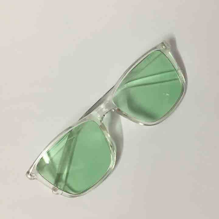 mắt kính gọng trong suốt màu xanh lá
