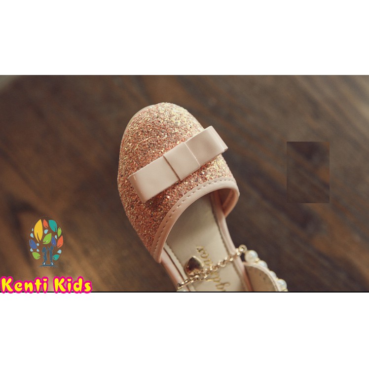 Giày Kim Sa Kenti Kids Đế Thấp, Bít Mũi Có Gắn Trái Tim, Vòng Hạt Quanh Cổ Chân Dễ Thương Cho Bé