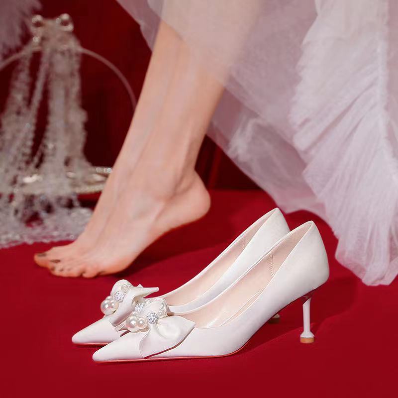 Giày Cao Gót 6.5cm Mũi Nhọn Chất Liệu Da Satin Mềm Mại Màu Trắng Thời Trang Cho Nữ