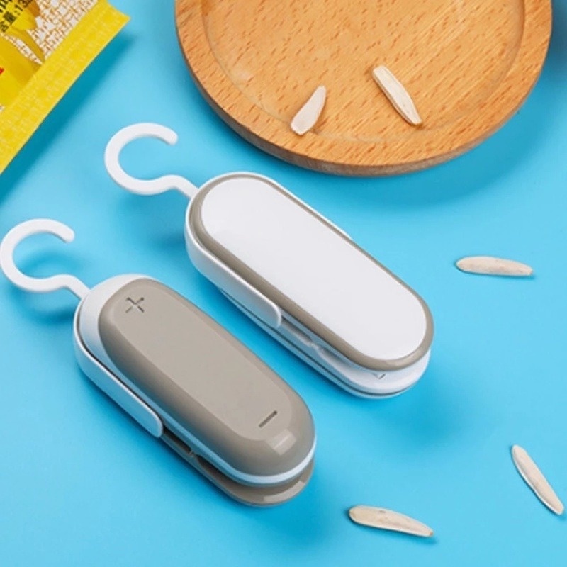 1 Máy Niêm Phong Túi Thực Phẩm Mini Có Móc Tiện Lợi Cho Nhà Bếp