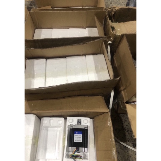 Động cơ step DMA860H 8Nn hiệu LEADSHINE chuyên dùng cho máy CNC ngoài ra còn gọi là động cơ bước kết hợp driver DMA860H.