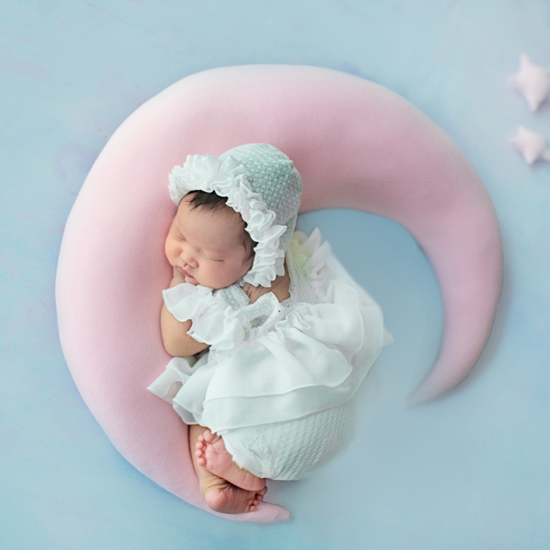 Set 5 Món Áo Liền Quần Dạng Đầm Ngắn Và Mũ Phối Ren + Gối Làm Phụ Kiện Chụp Ảnh