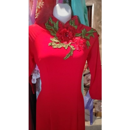 Áo dài đỏ 4 tà kết hoa và hạt