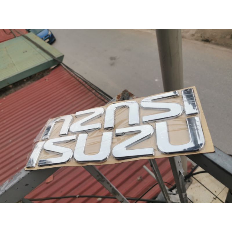 Chữ ISUZU dán đầu xe tải isuzu QKR, cao 6cm.