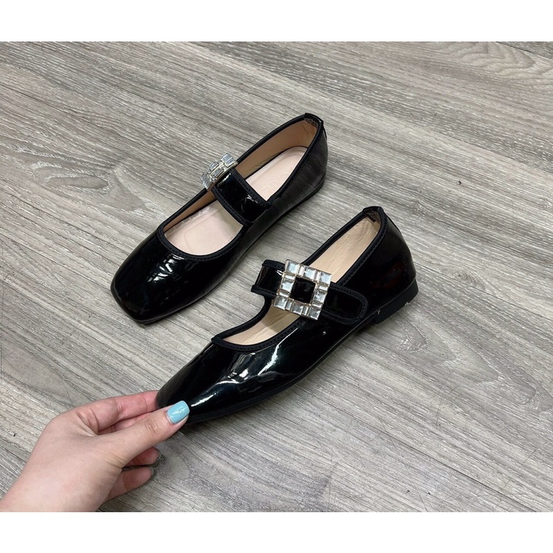 Giày bệt cài khoá cạnh