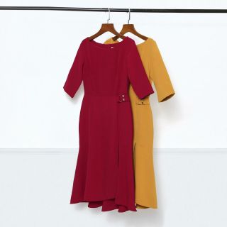 Đầm midi dáng xòe xẻ tà