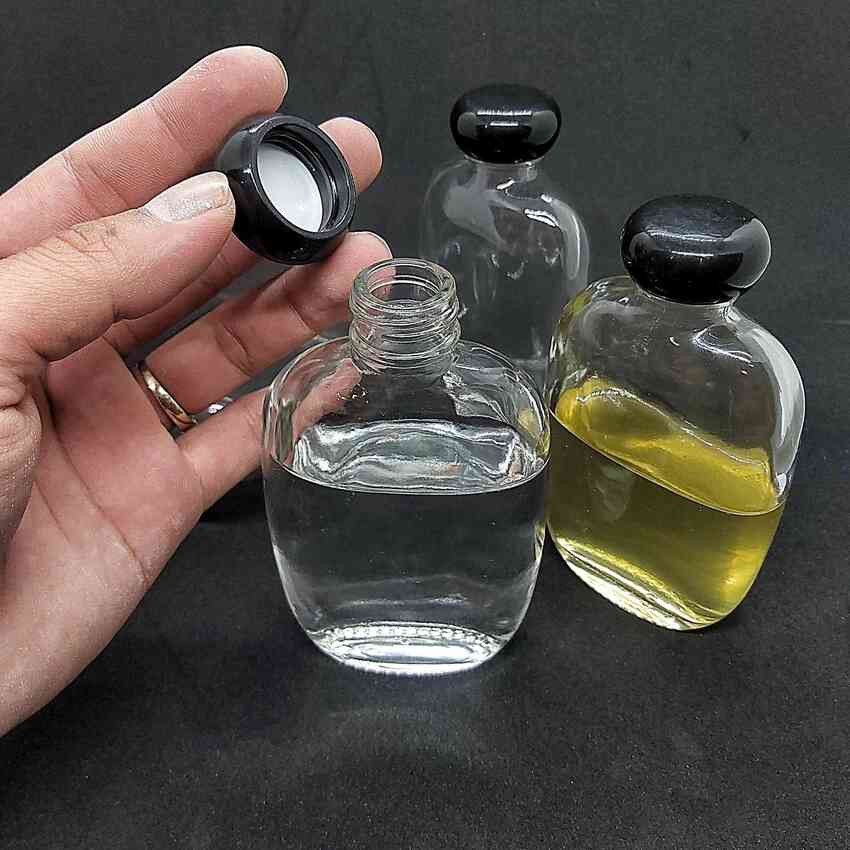 Chai Thủy Tinh Nhỏ 100ML  mẫu bầu dục kiểu dẹt nắp nhựa đen tròn - Chai Thủy Tinh 100ML trong suốt