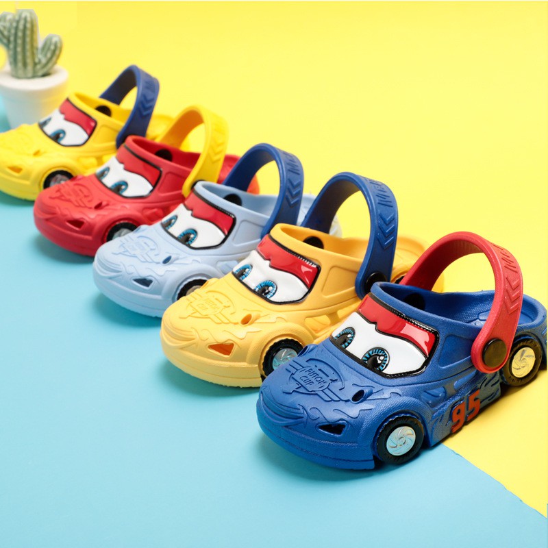 Dép crocs đi biển khoét lỗ chủ đề Disney 121228 dành cho bé trai
