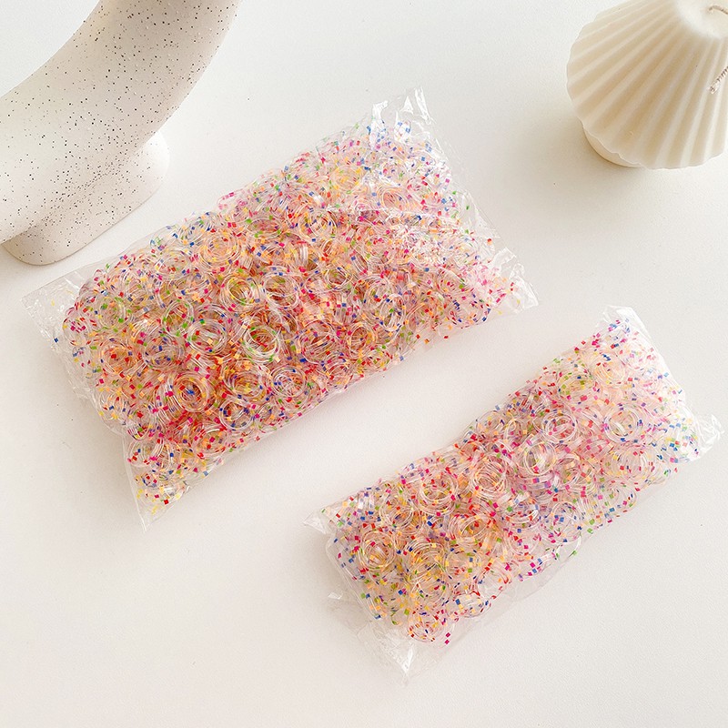 Dây buộc tóc dùng một lần không làm tổn thương tóc bé gái