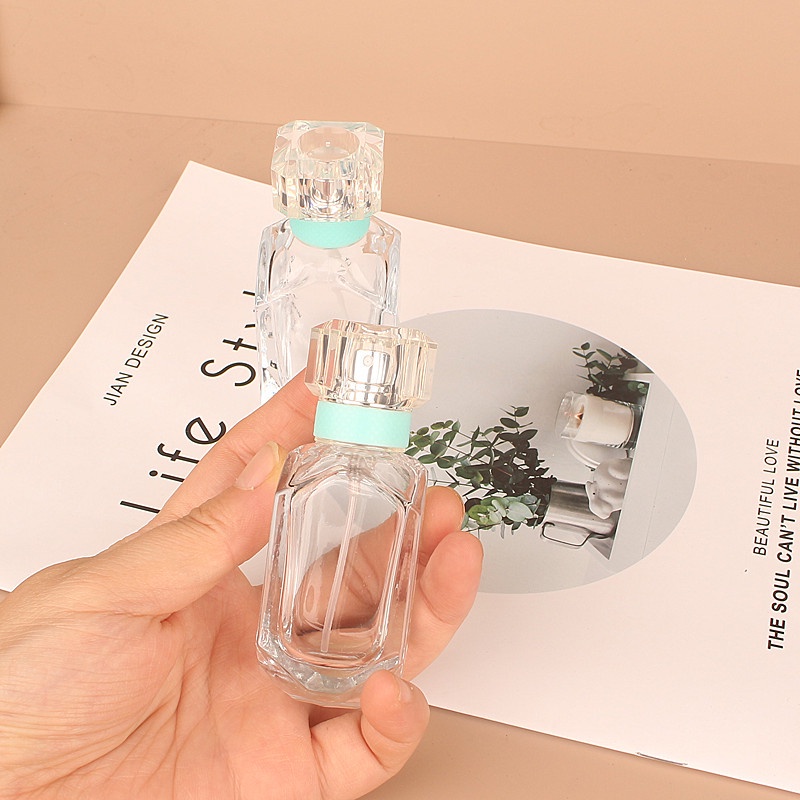 1 Lọ Nước Hoa Dạng Xịt Bằng Thủy Tinh Hình Kim Cương Sang Trọng 30 / 50ml