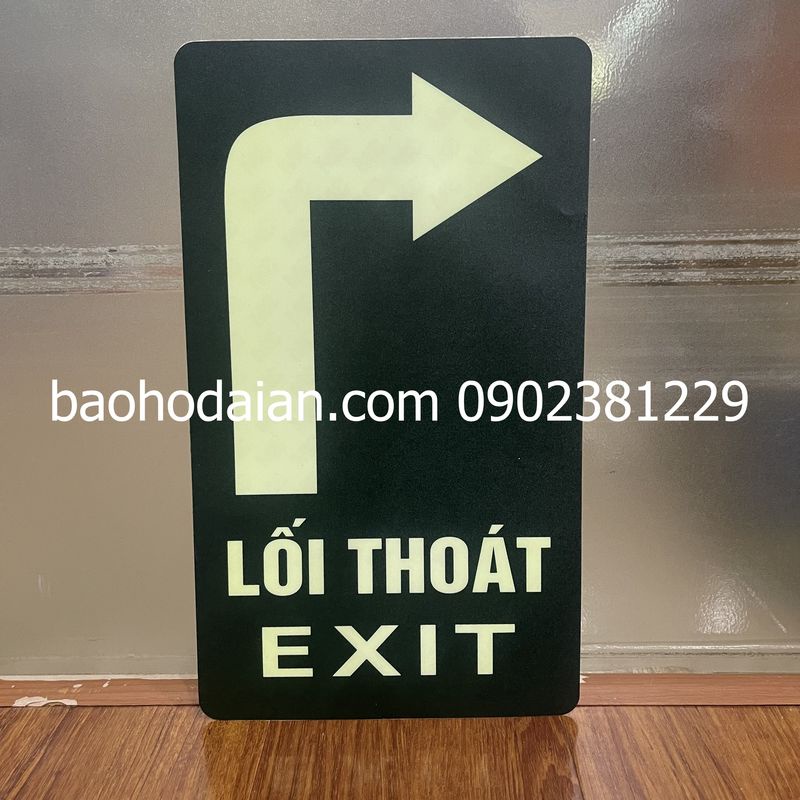 Bảng mũi tên dạ quang lối thoát hiểm exit 28 x 16cm có keo sau