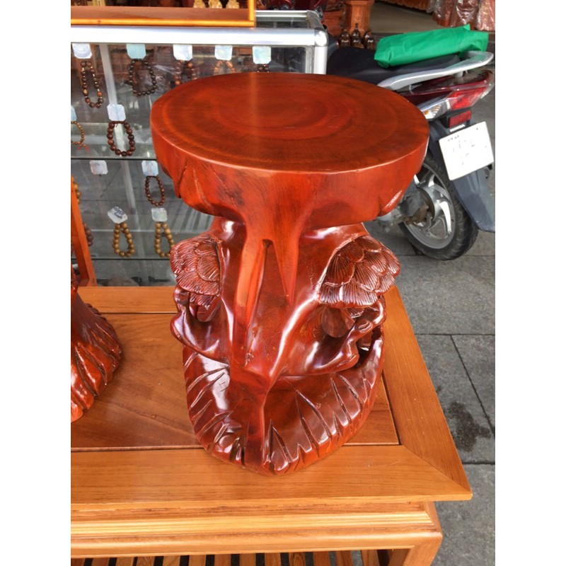 Đôn gốc cây, chạm nhánh tùng, gỗ xà cừ, mặt đôn 30cm x cao 40cm, thích hợp kê tượng hoặc cây cảnh