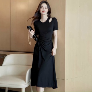 Đầm đen khoéc vai form dài