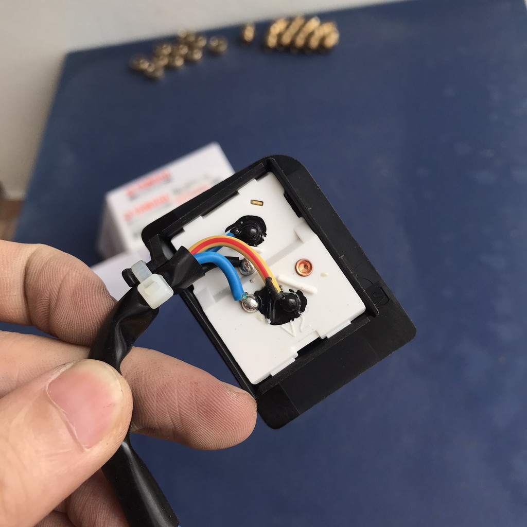 Củ Công Tắc trái, Phải Exciter 150 zin chính hãng Yamaha 2ND-H3975-00