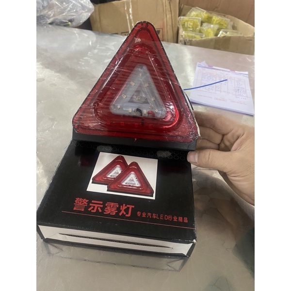 Đèn hậu ô tô led tam giác