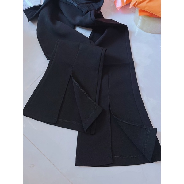 Quần loe đen xẻ