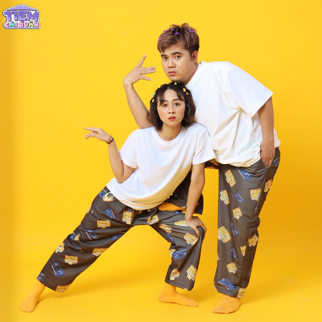 Quần hoạ tiết ĐỒ QUAY BĂNG TUỔI THƠ by Tiệm cái quần | BigBuy360 - bigbuy360.vn