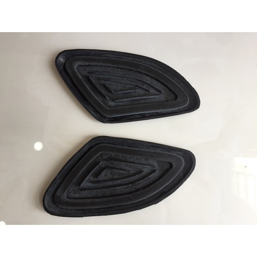 Honda 67-68-CL: 1 cặp  ốp cao su gắn bình xăng CL-68