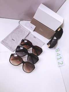 Kính Dior tặng hộp
