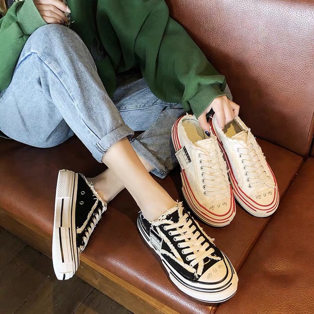 Giày sục thể thao tua rua