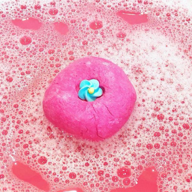 Bánh tạo bọt tắm Creamy Candy Bubble Bar - LUSH | BigBuy360 - bigbuy360.vn