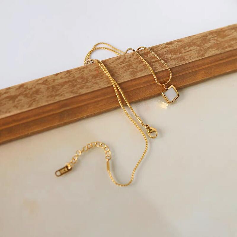 Dây Chuyền Thép Titan Mặt Vuông Ba Chiều Vỏ Sò Hình Học Đơn Giản Phong Cách Hàn Quốc Cho Nữ