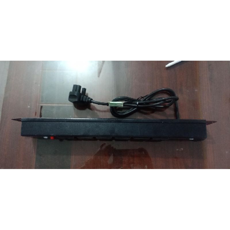 Thanh nguồn điện 6 outlet đa năng 19 inch cho tủ rack - tủ mạng